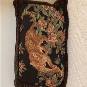 Leopard decorative pillow